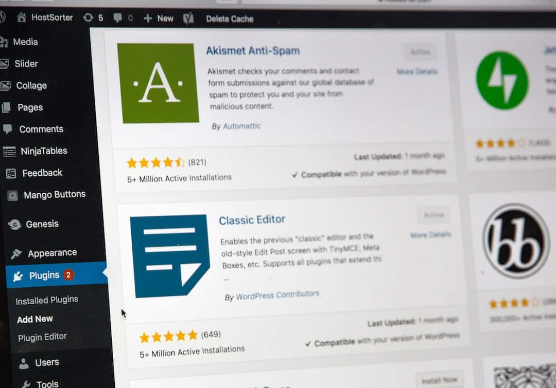 Una pantalla de computadora que muestra una variedad de complementos de WordPress.