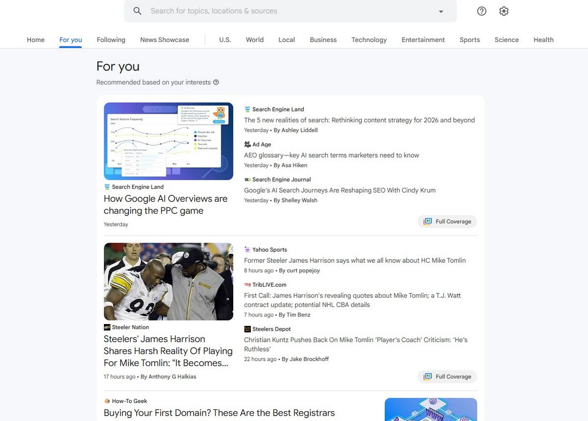 Una página web muestra la sección de noticias "Para ti" con artículos sobre la IA de Google, el posible regreso de James Harrison al fútbol americano y consejos para elegir un registrador de dominios.