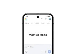 La pantalla de un smartphone muestra una página de búsqueda de Google con la frase "Meet AI Mode" y un cuadro de entrada de búsqueda con la etiqueta "Ask Anything".