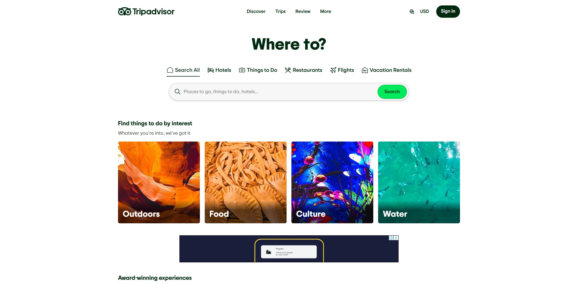 Página de inicio de Tripadvisor con una barra de búsqueda y categorías de actividades al aire libre, comida, cultura y agua mostradas como mosaicos de imágenes de colores.