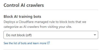 Una página de configuración titulada "Controlar rastreadores de IA" presenta la opción Bloqueo de Rastreadores de IA para bloquear bots de entrenamiento de IA, actualmente configurada como "No bloquear (desactivado)". Puede aplicarse la integración de Cloudflare.