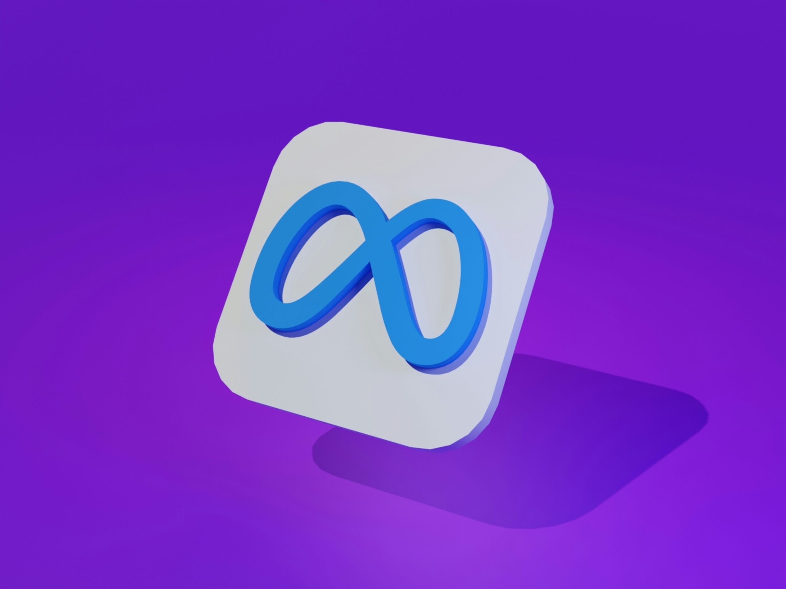 Logotipo Meta azul en 3D sobre un cuadrado redondeado blanco, con fondo morado.